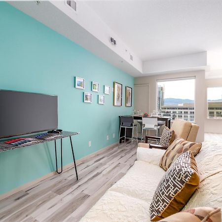 Apartament Tiffany Blue@Downtown Culture District Kelowna Zewnętrze zdjęcie